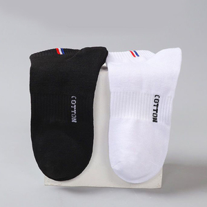 カスタムメンズサマーシンコットンボートソックス通気性と汗を吸収するホワイトブラックローカットスポーツソックス
