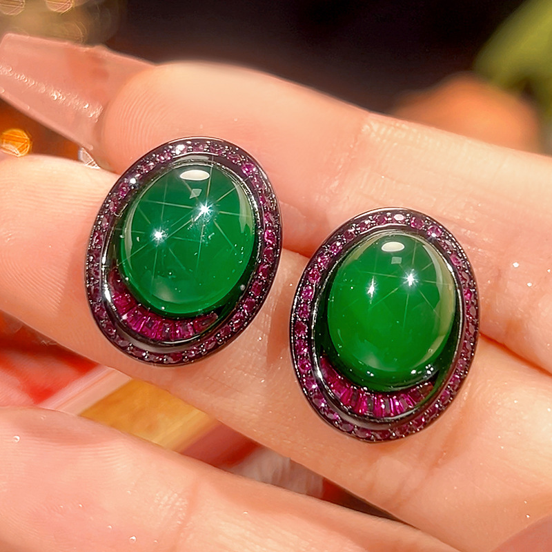 Boucles d'oreilles clous calcédoine verte or noir