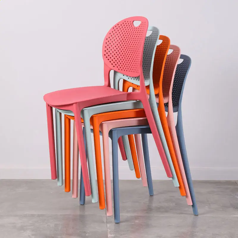 Chaise de salle à manger en plastique polypropylène à trou empilable, chaise de Restaurant Pp, chaise de jardin d'extérieur, chaise de balcon