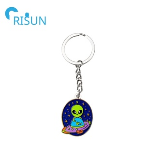 Manufacture Metal Creative Alien UFO Spaceship Keychain Custom Green Alien Head Alien Face Keyring <strong>Key</strong> Chain - Product Image 4
