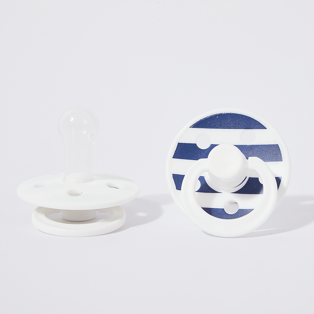 Bleu foncé et blanc