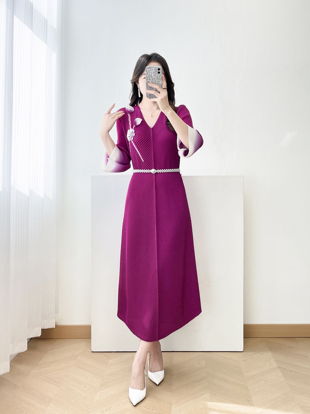 สีแดงม่วง