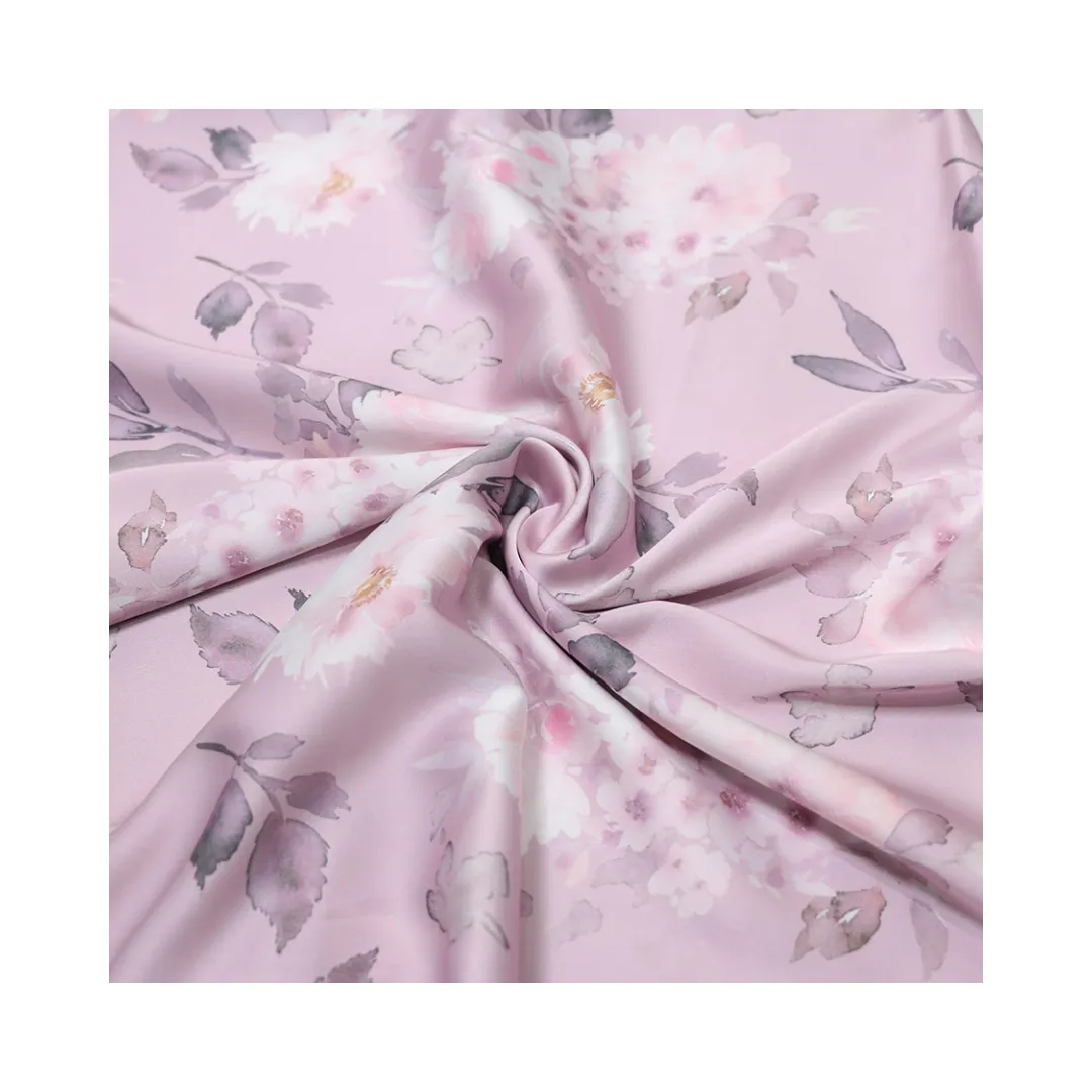 Элегантный и красивый дизайн атласная шелковая ткань с принтом светло-фиолетовые цветочные узоры глянцевые и благоприятные для кожи для платья