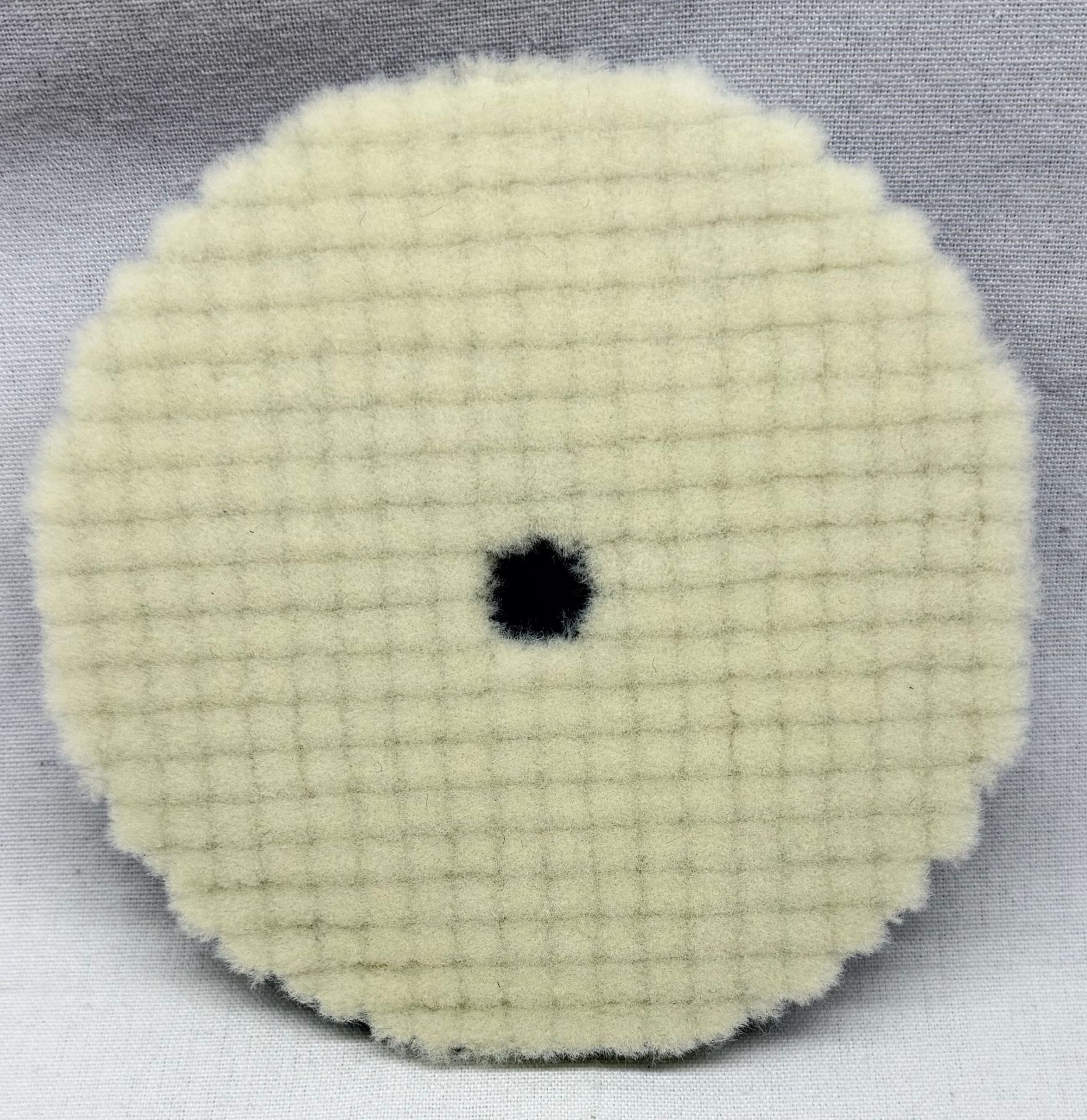 Assiette japonaise épaisse compatible avec un plateau de 125 mm.