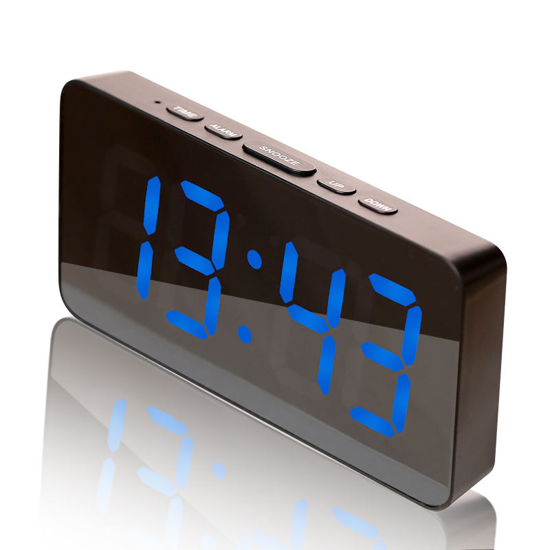 coque noire avec lumière bleue