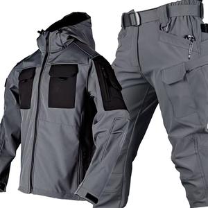 سترة وبنطال تكتيكية مموهة ومموهة ، طقم بغطاء رأس وجيوب متعددة ، تصميم شعار للرجال طارد للماء - Product Image 1