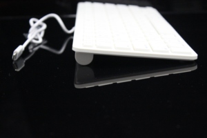 适用于iPad和IPhone的2023最新照明有线键盘，适用于办公室和学生的78键带照明接口的有线键盘 - Product Image 6