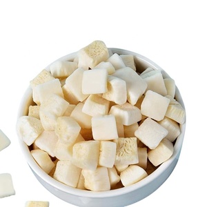 Cina di vendita calda arrosto di cocco secco disidratato frutta secca snack croccante di cocco a dadini