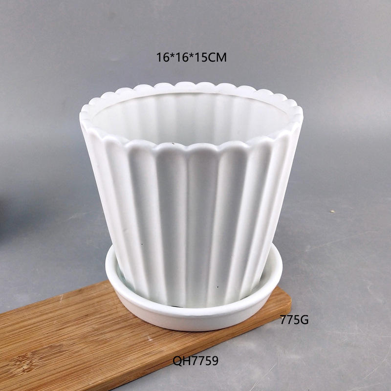 Pot de fleur en céramique blanc pur