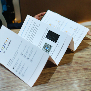 Tùy chỉnh hai mặt A5 A6 tráng giấy nghệ thuật in logo gấp menu Flyer tập sách hướng dẫn hướng dẫn sử dụng in tờ rơi - Product Image 1