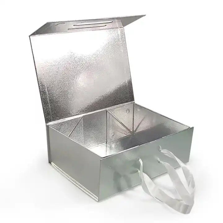 Silver magnetic box with ribbon handle