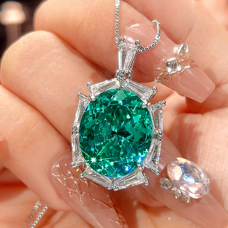 Pendentif Para vert avec chaîne vénitienne