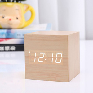 Orologio da scrivania multifunzione in legno a LED digitale orologio da scrivania con alimentazione USB con funzione di calendario con Timer di controllo vocale - Product Image 6