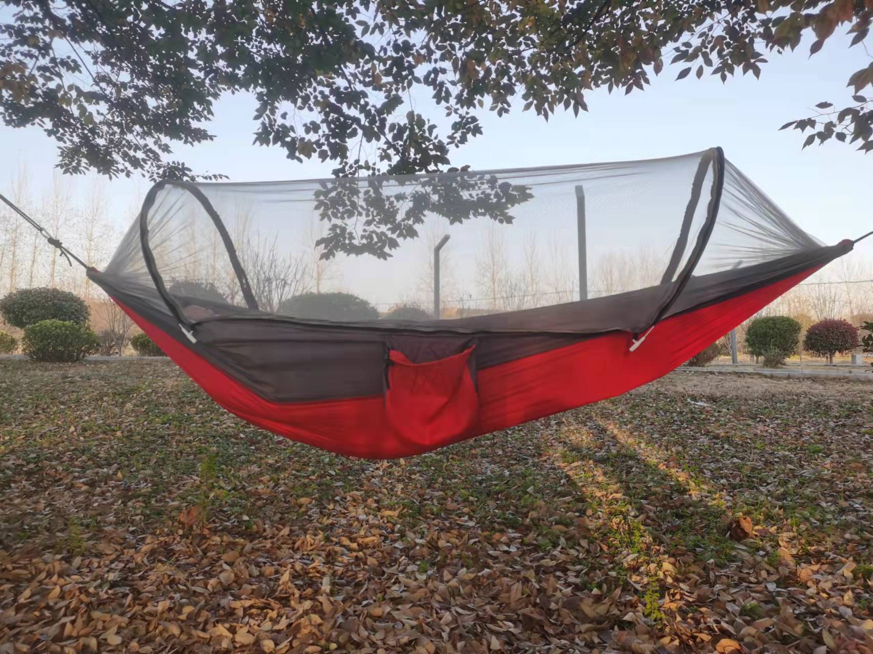 สีแดงและสีเทา