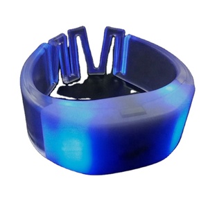 Braccialetto a LED in Silicone telecomandato a Led per eventi di concerto programma per feste - Product Image 1