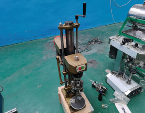 Close Glass Bottles with Aluminum <strong>Capping</strong> Bottle <strong>Automatic</strong> <strong>Capping</strong> <strong>Machine</strong>