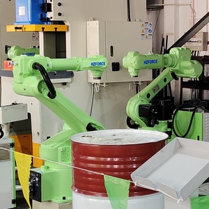 Brazo robótico de 6 ejes para máquina de grabado de carpintería CNC de apilamiento, carga y pulverización de torno