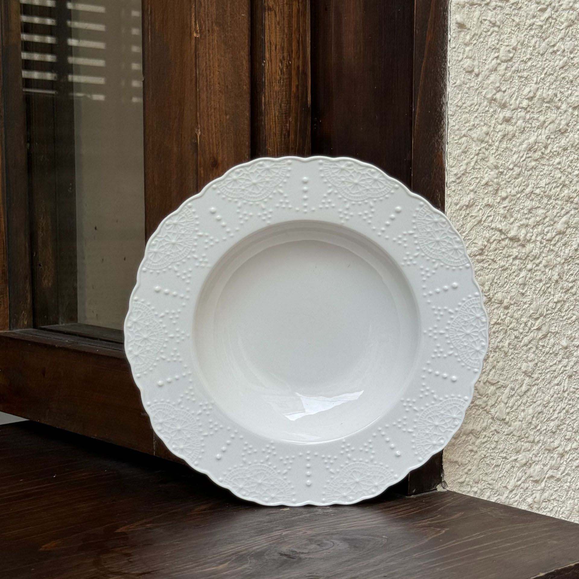 white-9 inch plate