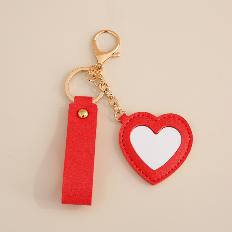Espejo de corazón rojo