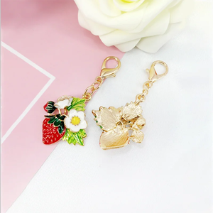 Llavero Simple de Aleación con Forma de Fruta, Colgante de Metal Personalizado con Esmalte en Forma de Fresa - Product Image 2