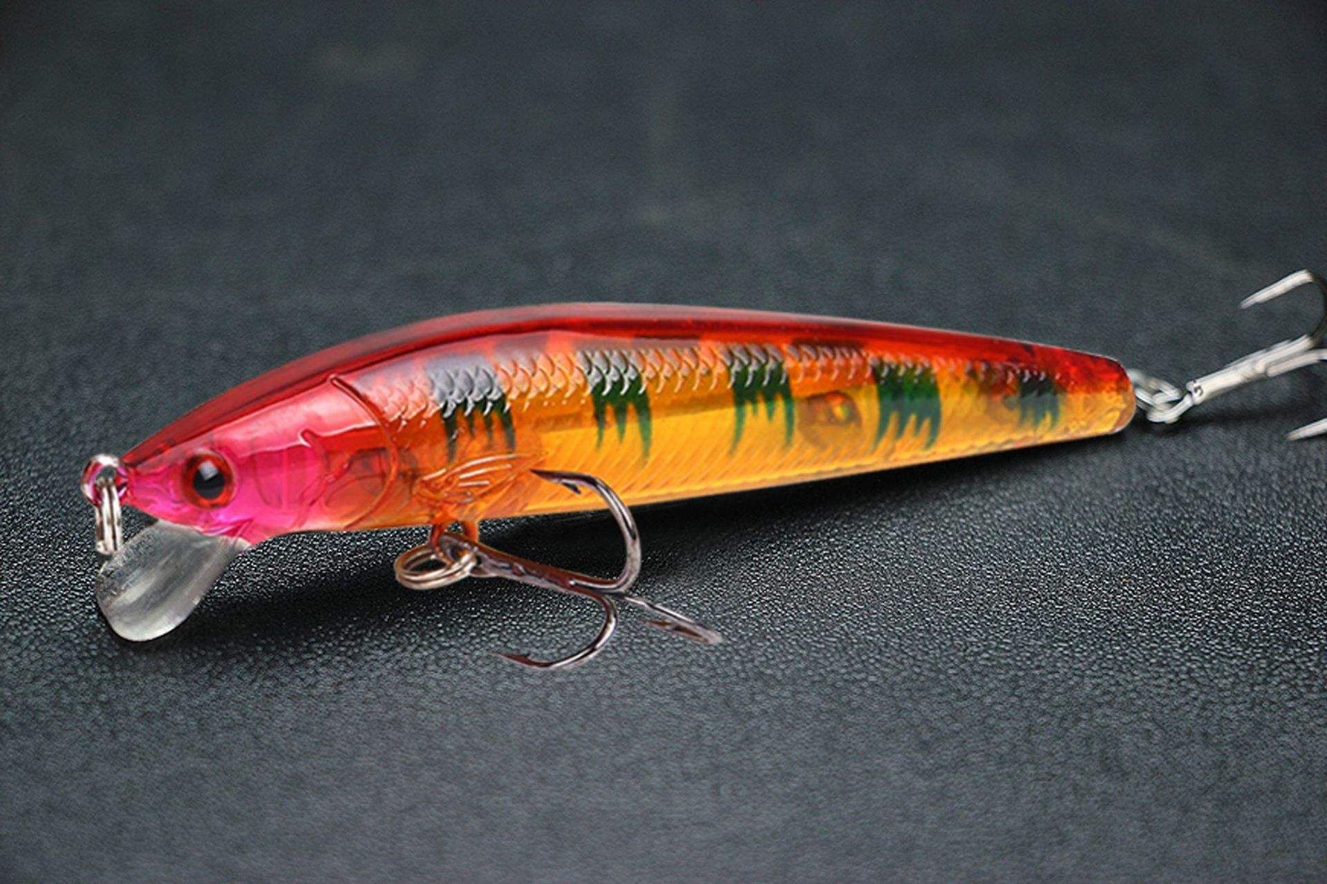 10 têtes roses à dos rouge