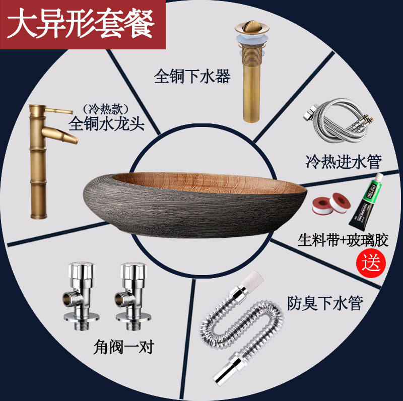 Grand ensemble de quincaillerie de forme irrégulière