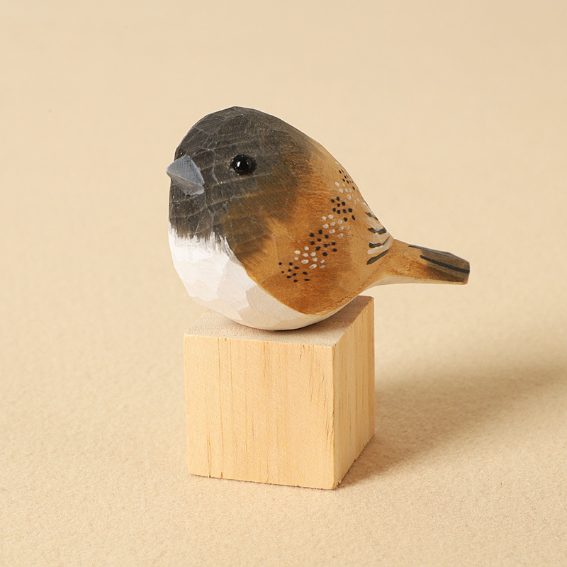 Bloc de bois de moineau moucheté sculpté en bois