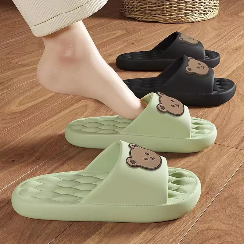 Zapatillas de verano Unisex para parejas, sandalias de playa con dibujos de oso, suela gruesa, zapatos antideslizantes de Interior para Baño