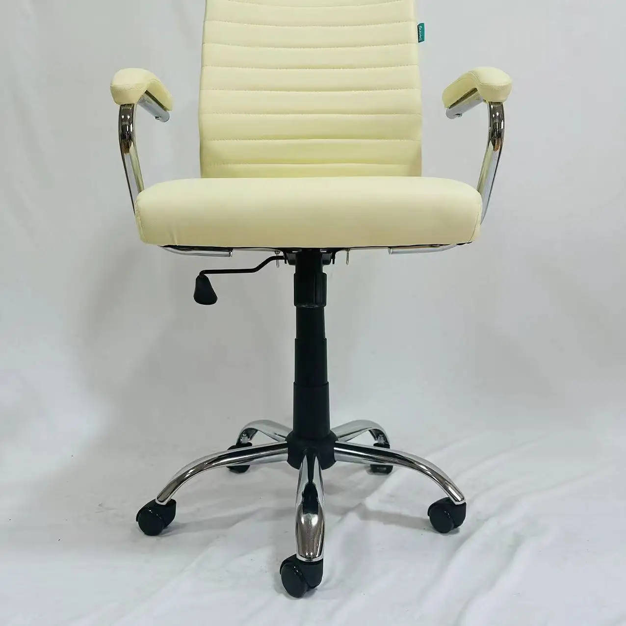 Ergonomía plástico PP PU tela de malla de cuero oro hierro metal pierna jefe Brazo giratorio IKEA silla de oficina