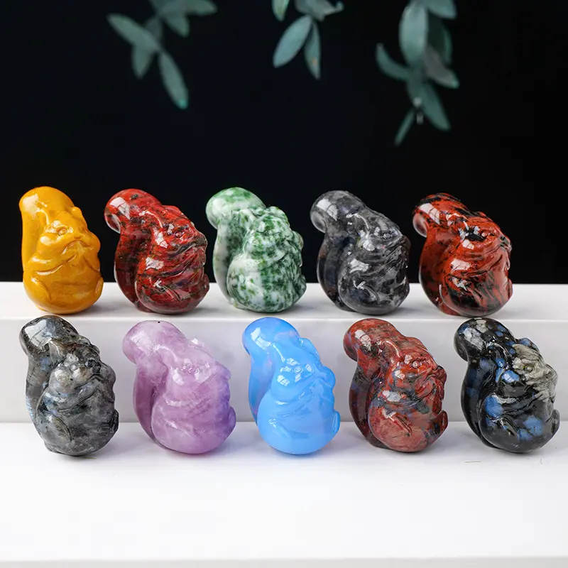 Venta caliente productos de cristal personalizados gema Natural ardilla Animal artesanía jaspe rojo Gallo para regalos