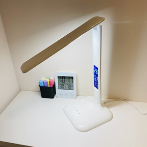 Büro-LED-Schreibtisch lampe mit LCD-Display, USB-C wiederauf ladbare und Touch-Steuerung, 3000K-5000K 3-Farben-Temperatur für Executive Study - Product Image 2