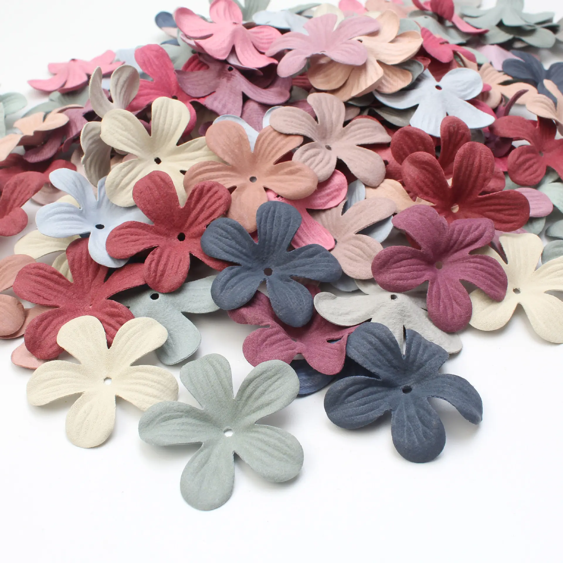 30 unids/pack pequeñas flores de cuero exquisitas hechas a mano cabeza de flor Artificial decoración de boda DIY arte de colección de recortes flor falsa