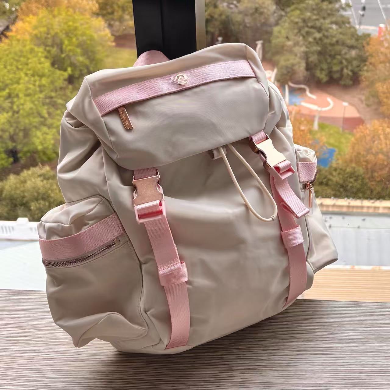 White and pink backpack, 14L