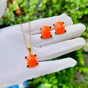 Doğum günü hediyesi kadın moda paslanmaz çelik küpe sevimli aşk ayı kolye küpe takı seti - Product Image 1