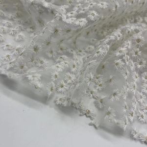 Leuchtende Chrysanthemen-Muster mittelgewicht bestehend aus drei Materialien zur Dekoration von Kleidern - Product Image 4