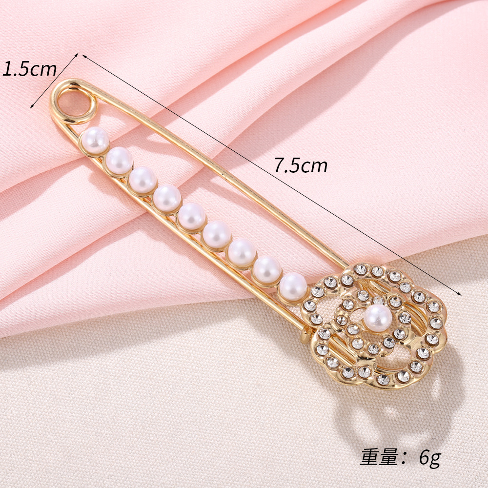 Flower and pearl brooch