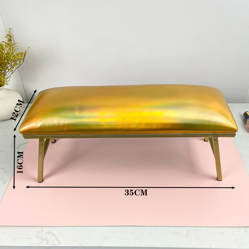 oreiller doré + tapis rose