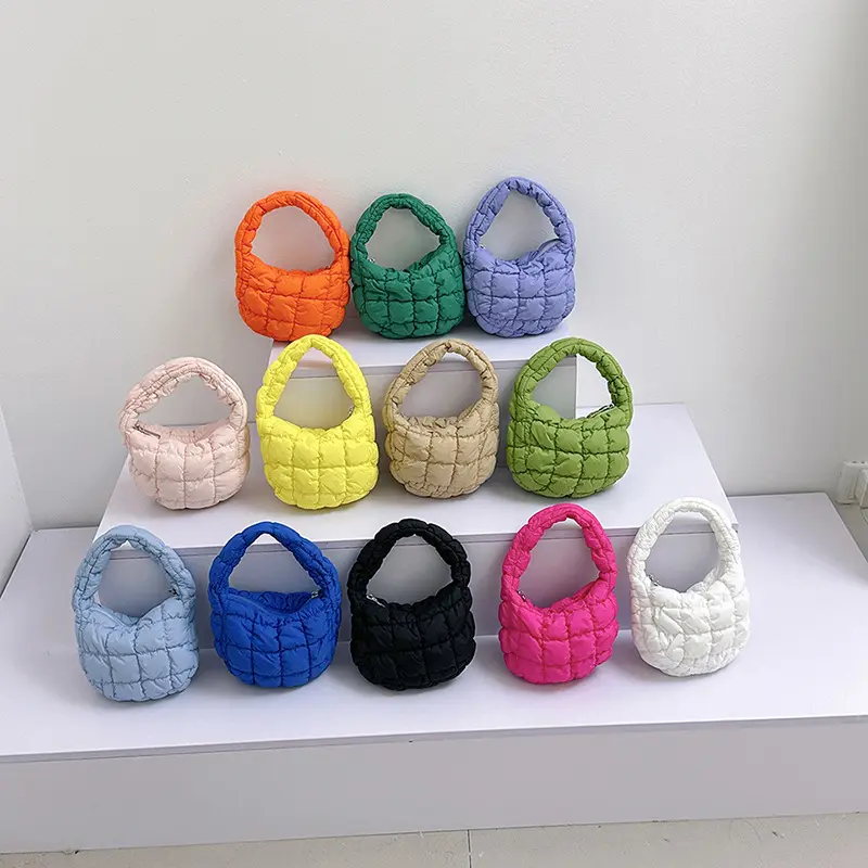 2024 nuove borse Mini borse da donna borsa per il trucco a forma di Puffer alla moda plissettata sotto le ascelle da donna piccola borsa a mano