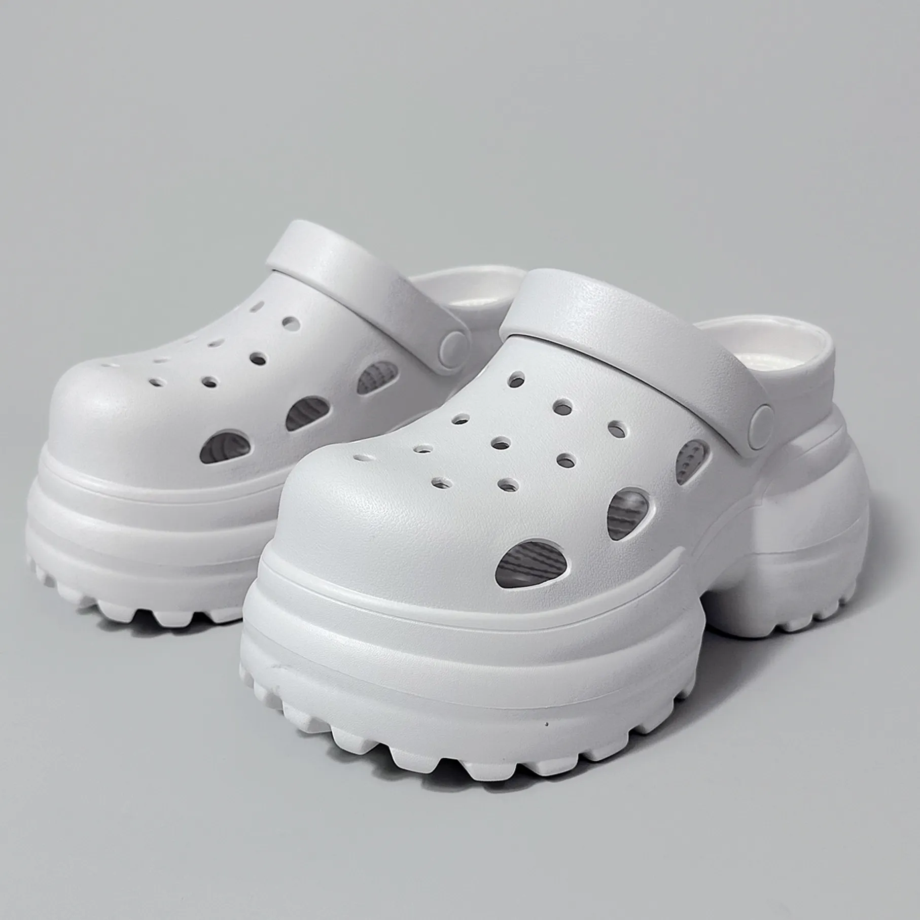 ออกแบบใหม่ผู้หญิงรองเท้าแตะสไลด์ฤดูร้อนผู้หญิงชายหาดรองเท้าสไลด์ EVA หลากสีอุดตันกับรองเท้าส้นสูงผู้หญิงรองเท้าแตะแพลตฟอร์ม