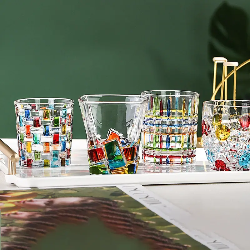 파티를위한 저렴한 가정용 물 유리로 다채로운 위스키 와인 잔 디자인