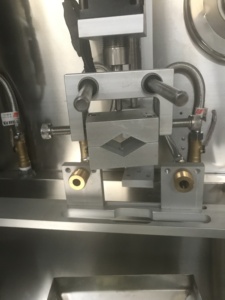Máquina de prueba de laboratorio estándar electrónica para pruebas de grifos Equipo de aplicación de agua compatible con ASTM y uso de estación