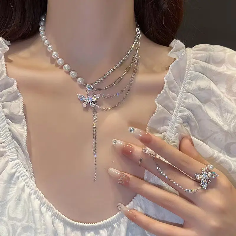 Nuova collana di farfalle di cristallo lucido collane a catena di clavicola di perle multistrato squisite per le donne 2022 gioielli estetici di tendenza