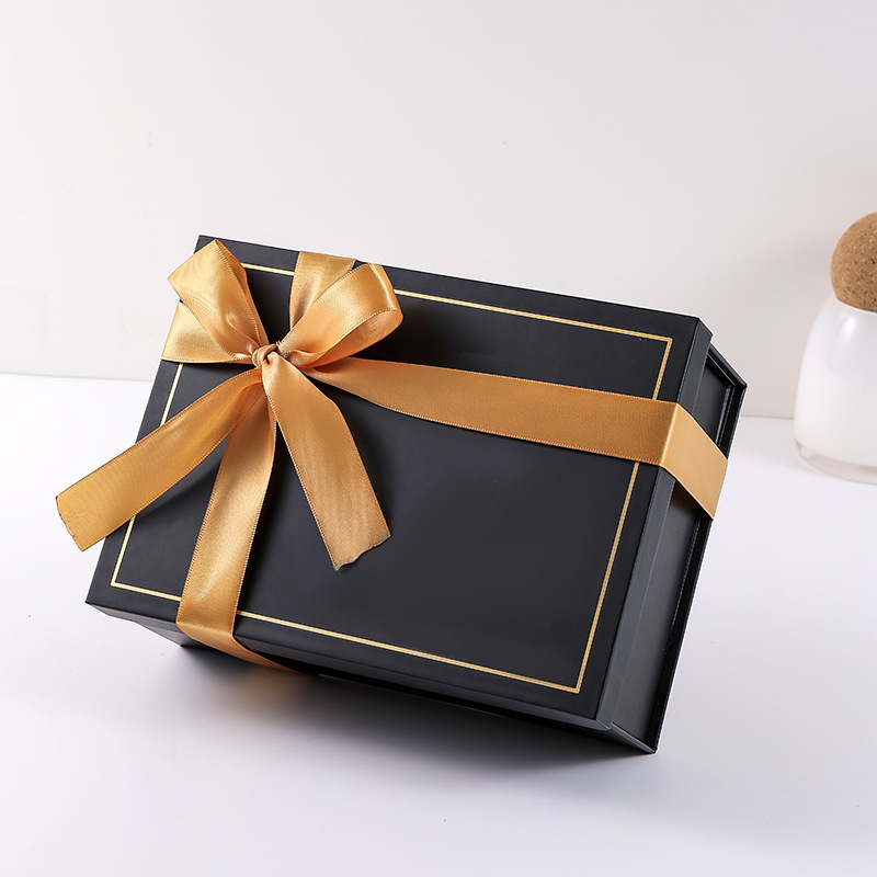 8 Cajas Plegables Negras con Borde Dorado y Cinta