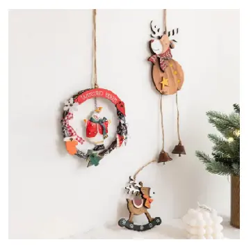 Vintage wooden door hanging creative wind chimes hanging old Man Snowman Christmas wreath Christmas decorations