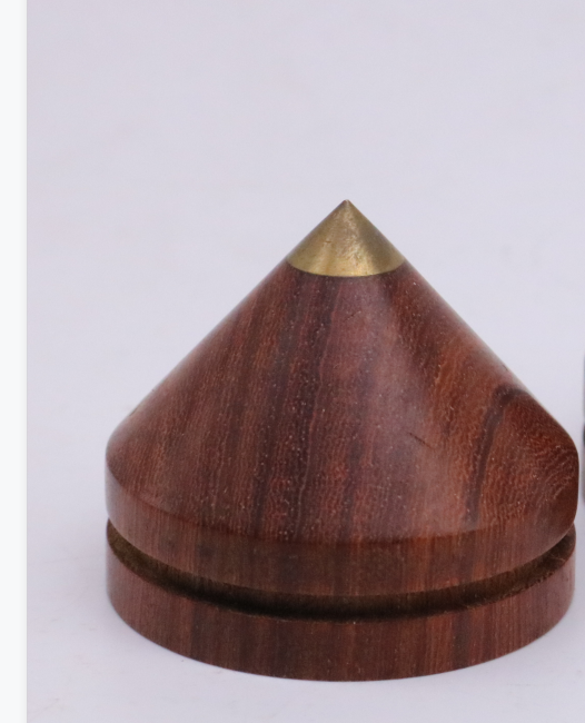 Brown Wood+brass: 23mmX20mmX4mm