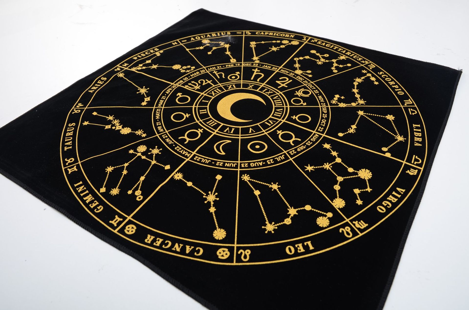 Black-Constellation tarot