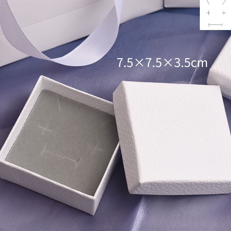 7.5x7.5x3.5cm