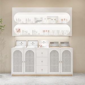 Vetrina per salone nordico bianco,