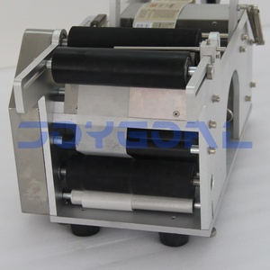 Etichettatrici manuali semi automatiche orizzontali piccole per lattine di vasetti di bottiglie di birra per alimenti rotondi con funzione di codifica - Product Image 5