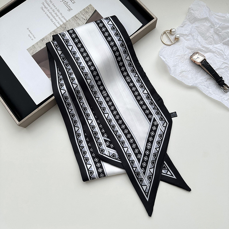 Cadre en forme de diamant avec bordure noire